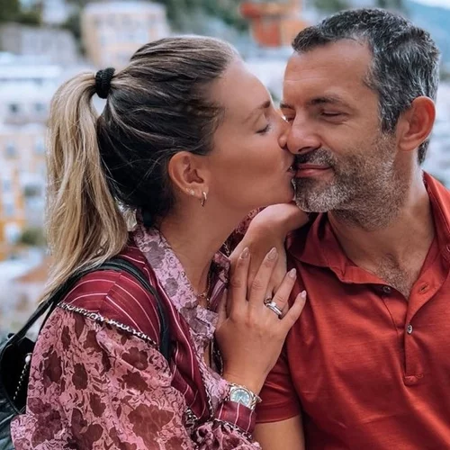 Αθηνά Οικονομάκου και Φίλιππος Μιχόπουλος | Γιορτάζουν 5 χρόνια γάμου με μία αδημοσίευτη και άκρως ρομαντική φωτογραφία από την ημέρα εκείνη