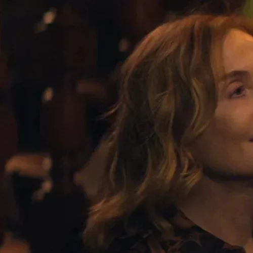 Η Isabelle Huppert μιλάει για τις "Ασυνήθιστες Φίλες" και τους σκηνοθέτες που εμπιστεύεται