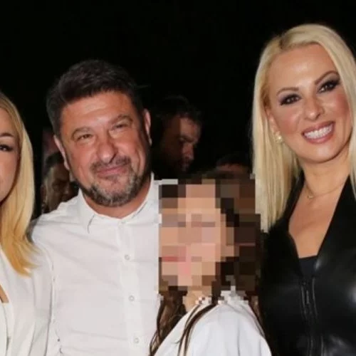 Νίκος Χαρδαλιάς | Περιστοιχισμένος από τις γυναίκες της ζωής του μετά την εκλογική νίκη του