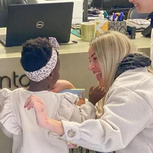 Χριστίνα Κοντοβά | Η κόρη της, Ada, την επισκέφτηκε στο γραφείο της