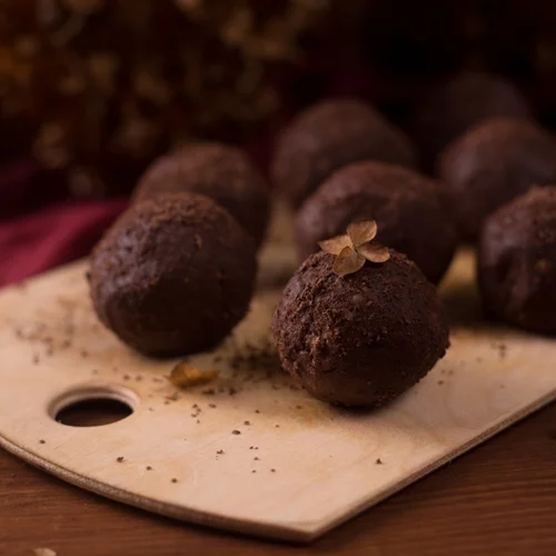 Τα πιο γρήγορα σοκολατένια τρουφάκια που έχεις φτιάξει | Μόνο με 3 υλικά