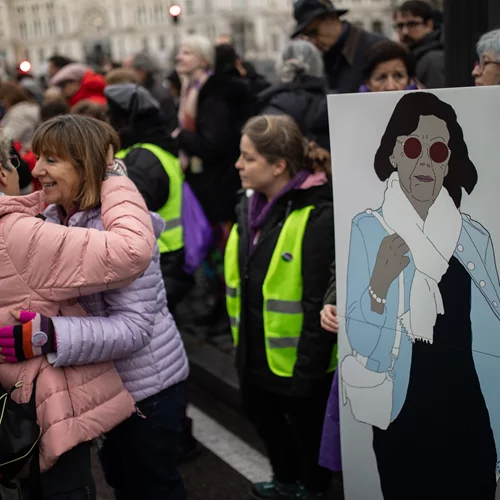 Η Γαλλία "γράφει" ιστορία | Το σεξ χωρίς συναίνεση είναι βιασμός