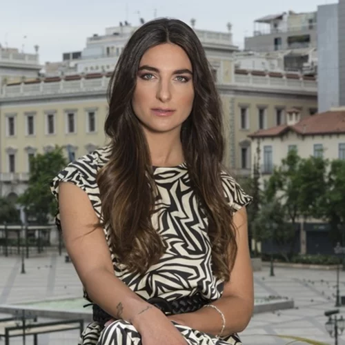 Από την πόλη έως το νησί | Πώς θα δημιουργήσεις τα πιο αέρινα summer looks σύμφωνα με τη Βασιλική Ρούσσου