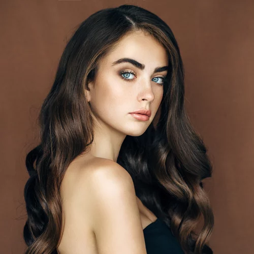 Chocolate Cake | Η αγαπημένη απόχρωση μαλλιών για μελαχρινές τη φετινή άνοιξη