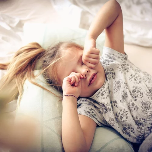 4 σημάδια που δείχνουν ότι το παιδί σου χρειάζεται περισσότερο ύπνο