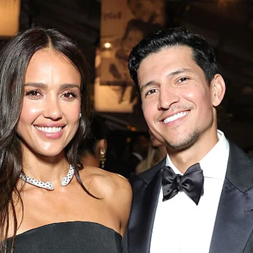 Danny Ramirez | Είναι ερωτευμένος με την Jessica Alba και το φωνάζει!