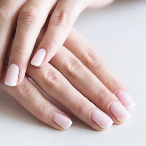 Baby French Manicure | Η πιο minimal chic τάση του φετινού καλοκαιριού