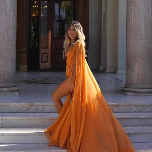 Είσαι καλεσμένη σε γάμο και δεν θέλεις να φορέσεις φόρεμα; Η Βάσια Κωσταρά προτείνει την πιο κομψή εναλλακτική