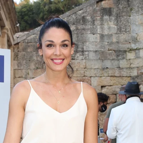 Ιωάννα Τριανταφυλλίδου | Δημιούργησε το τέλειο καλοκαιρινό λουκ με την πιο ανατρεπτική παντελόνα