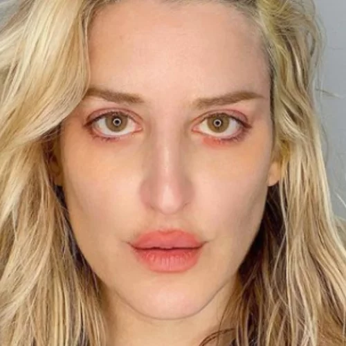 Ιωάννα Γκίκα | Ποια είναι η τραγουδίστρια που εμφανίστηκε στο σόου του οίκου Dior στο Καλλιμάρμαρο