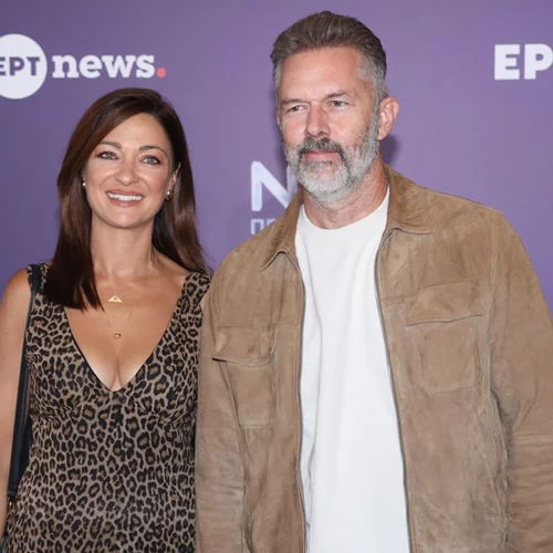 Couple goals | Ο Χρήστος Λούλης και η Έμιλυ Κολιανδρή πιασμένοι χέρι χέρι σε κοσμικό event