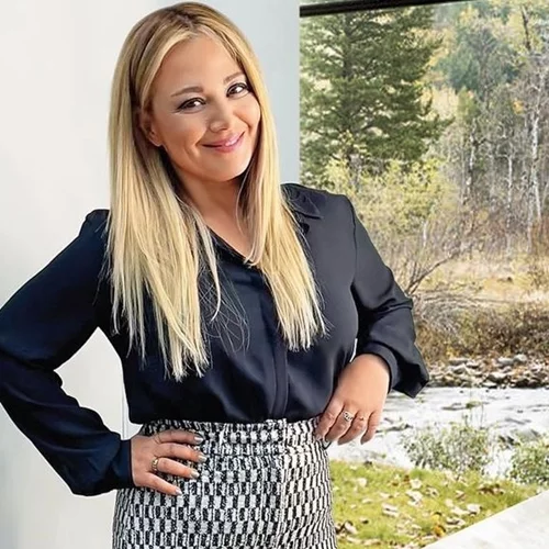 Η Νάνσυ Ζαμπέτογλου με το μανικιούρ που υιοθετούν τώρα οι καλά ενημερωμένες fashionistas