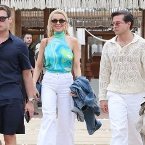 Κατερίνα Καινούργιου | Με καλοκαιρινή διάθεση στη Μύκονο παρέα με φίλους