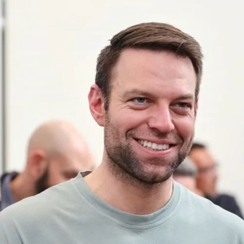 Στέφανος Κασσελάκης | "Οι γονείς μου είχαν γνωρίσει την αρραβωνιαστικιά μου, το coming out τους μπέρδεψε"