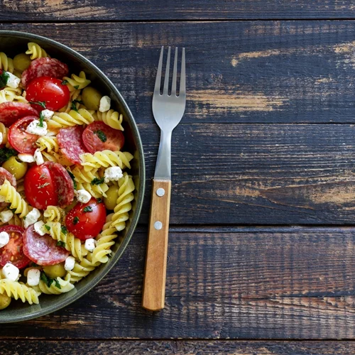 Πρωτεϊνική μακαρονοσαλάτα με cottage | Η ιδανική επιλογή για το γραφείο