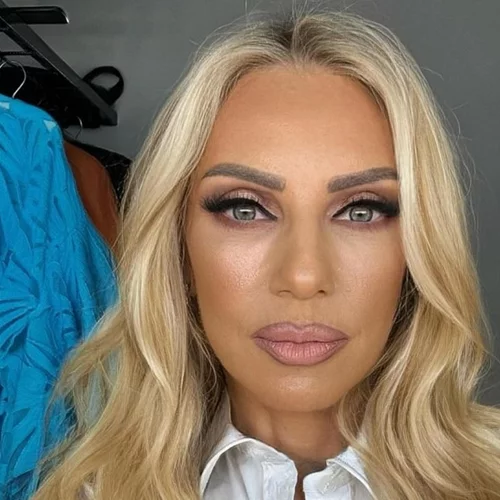 "Σαν δίδυμες" | Η Έλενα Τσαβαλιά ποζάρει δίπλα στην σύντροφο του γιου της