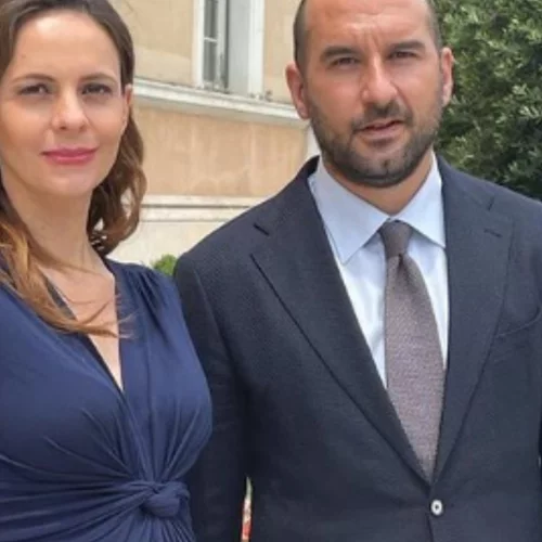 Έφη Αχτσιόγλου | Θετική στον κορονοϊό, λίγες ημέρες μετά τον έξι μηνών γιο της