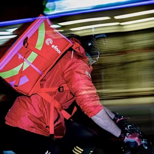 Τσικνοπέμπτη 2026 | 24ωρη απεργία για τους διανομείς της efood - Πώς επηρεάζεται το delivery;