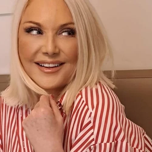 Στο σπίτι της Ρούλας Κορομηλά | Ο εντυπωσιακός χριστουγεννιάτικος στολισμός