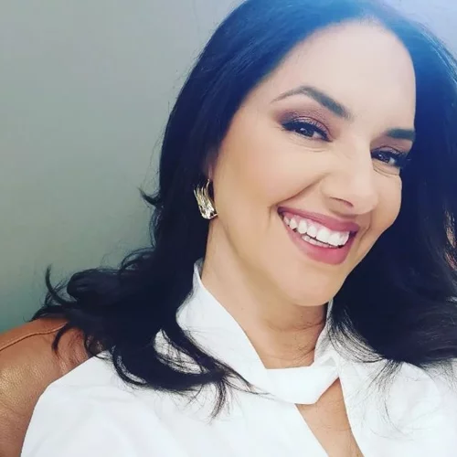 Ρία Μουρατίδη | Η αποφοίτηση της πανέμορφης κόρης της Νόνης Δούνια