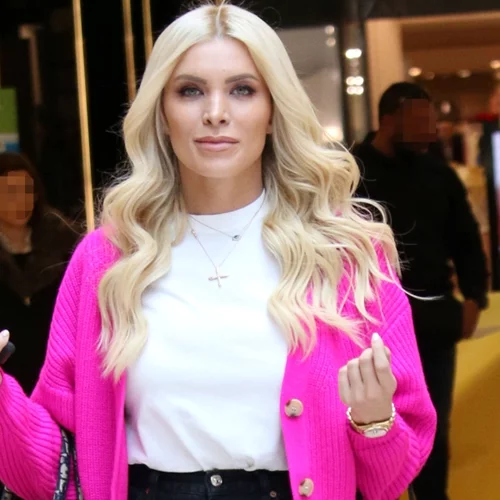 Celebrity News | Η ανθοδέσμη της Καινούργιου, ο γάμος της Βανδή και η σχέση της Παραδεισανού με τη Νικολέττα Ράλλη