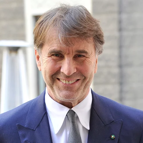 Ο Brunello Cucinelli χρηματοδοτεί τη δημιουργία νέου κέντρου εμβολιασμού