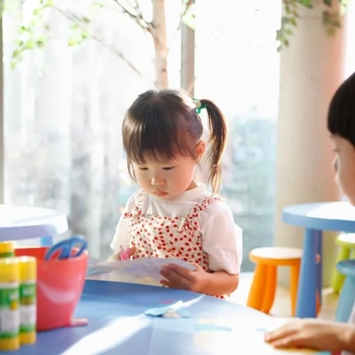 "Είχε μείνει μόνη της στη μελέτη" | Μια δασκάλα στη Νότιο Κορέα μαχαίρωσε και σκότωσε μια 8χρονη μαθήτρια της!