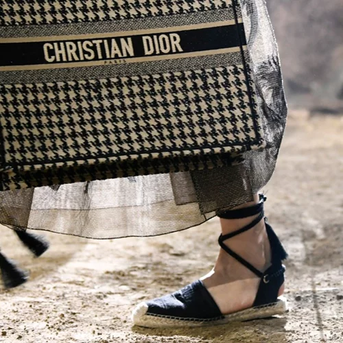 8 ζευγάρια εσπαντρίγιες που θα σε βάλουν αμέσως σε καλοκαιρινό mood