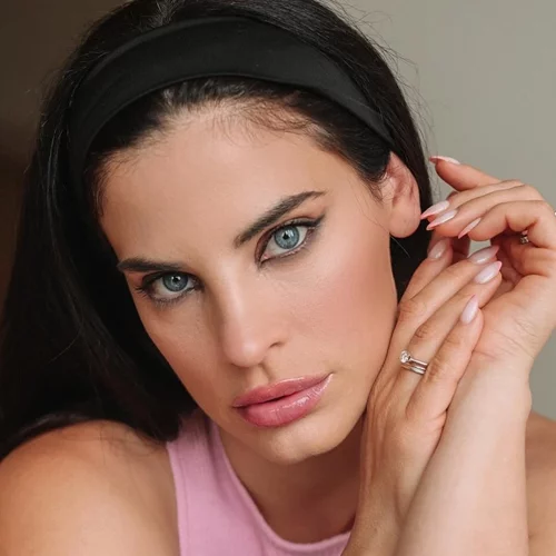 Χριστίνα Μπόμπα | Αυτό είναι το οικονομικό καθαριστικό προσώπου που χρησιμοποιεί