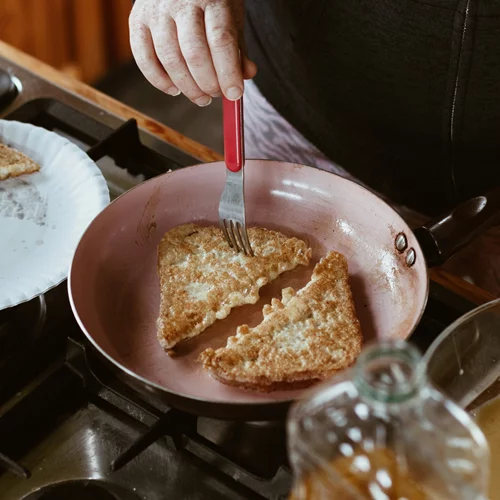 Πώς να μετατρέψεις κάθε ανοξείδωτο τηγάνι σε αντικολλητικό