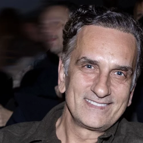 Ο Νίκος Ψαρράς σε μία σπάνια δημόσια εμφάνιση με τη σύζυγό του, Έλενα Καρακούλη