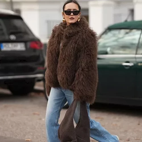 Η καφέ τσάντα από τη Marks & Spencer που θα κρατάς καθημερινά στο γραφείο και τις βόλτες