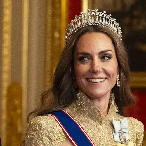 Επίσημο δείπνο στο Windsor | Η Kate Middleton με την τιάρα της Lady Di απέναντι στη Melania Trump που αψήφισε το πρωτόκολλο