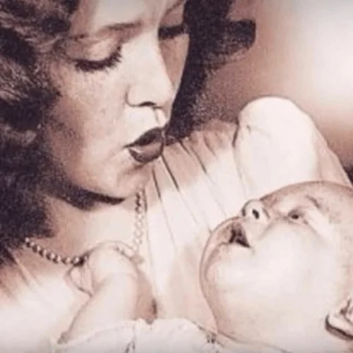 Η γόνος Barbara Baekeland προσπάθησε να "θεραπεύσει" την ομοφυλοφυλία του γιου της με αιμομιξία