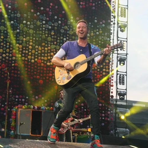 Coldplay | Οι celebrities που βρέθηκαν στη μεγάλη συναυλία στο ΟΑΚΑ