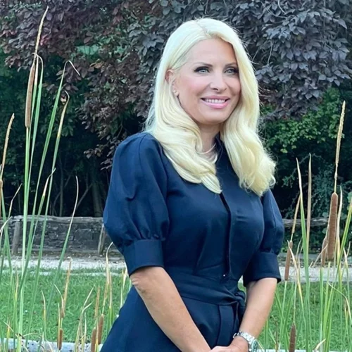 Ελένη Μενεγάκη | Η εντυπωσιακή εμφάνισή της στη συνέντευξη Τύπου για την εκπομπή της