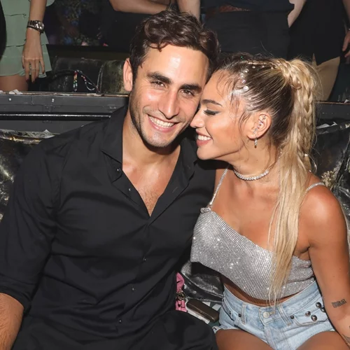 Το αγαπημένο μας ζευγάρι είναι η Κόνι Μεταξά και ο Μάριος Καπότσης | Αρκεί μία επίσκεψη στο Tik Tok τους και θα καταλάβεις