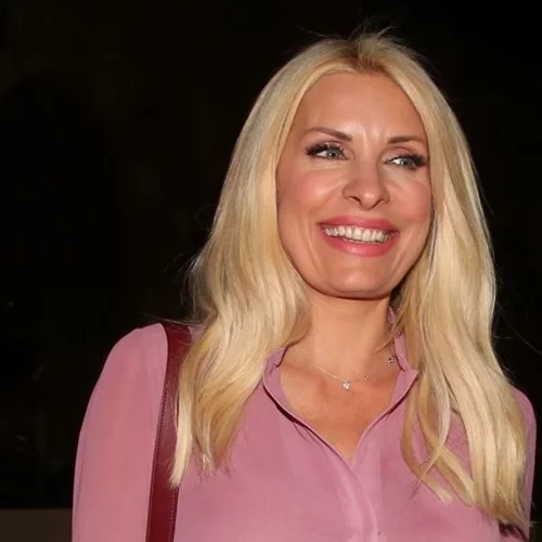 Η Ελένη Μενεγάκη ολοκληρώνει την καριέρα της στην καθημερινή τηλεόραση μετά από 30 χρόνια