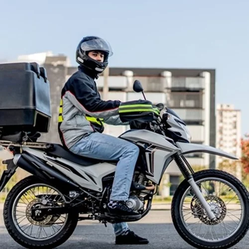 Ντελιβεράς χάρισε 100.000 λίρες από κληρονομιά σε 12 αγνώστους