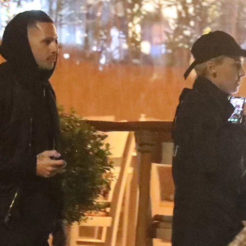 Τάμτα | Βραδινή βόλτα με τον Πάρη Κασιδόκωστα στη Γλυφάδα (pics)