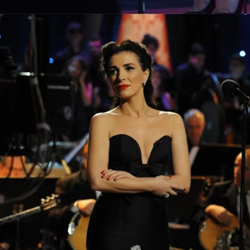 Φωτεινή Δάρρα | "H γυναίκα πρέπει να εκτιμηθεί ξανά ως αξία μέσα στον κόσμο μας. Ίσως τότε να γίνει καλύτερος."