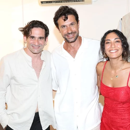 Όρνιθες | Οι διάσημοι θεατές στο διήμερο sold out της παράστασης του Άρη Μπινιάρη στην Επίδαυρο