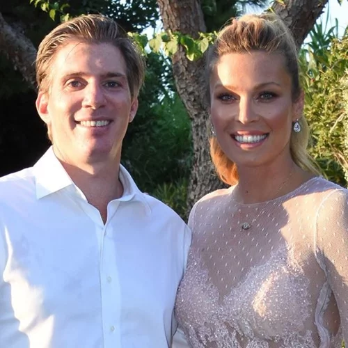 Μαριέττα Χρουσαλά - Λέων Πατίτσας | Χαμογελαστοί σε γάμο φιλικού τους ζευγαριού