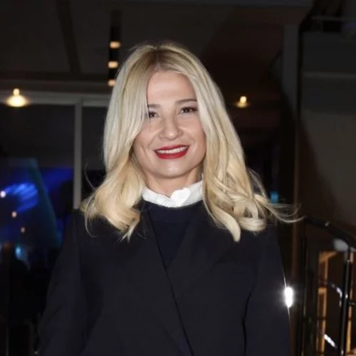 Φαίη Σκορδά | Εύχεται καλό μήνα με την καλύτερη συντροφιά