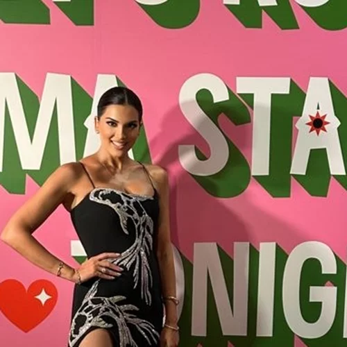 Σταματίνα Τσιμτσιλή | Φωτογραφίζει τις κόρες της στo backstage των Mad Video Music Awards