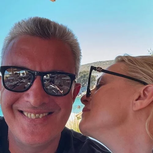 "Δέχτηκα επίθεση" | Το τρυφερό φιλί του Νίκου Χατζηνικολάου με την Κρίστη Τσολακάκη