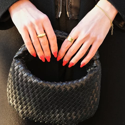 Ημέρα του Αγίου Βαλεντίνου | 5 κομψά μανικιούρ που αναδεικνύουν τα κοντά νύχια