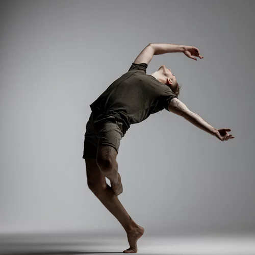 O Ουκρανός χορευτής, Σεργκέι Πολούνιν, που είχε κάνει τατουάζ με το πρόσωπο του Πούτιν στο στήθος, δεν θα χορέψει στο Μιλάνο