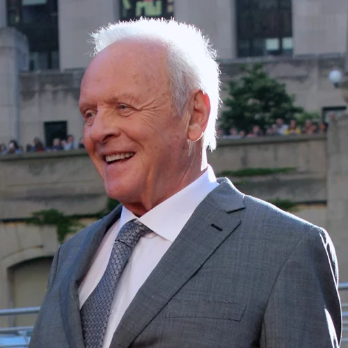 Ο θρυλικός ηθοποιός Άντονι Χόπκινς γιορτάζει τα 47 χρόνια νηφαλιότητάς του