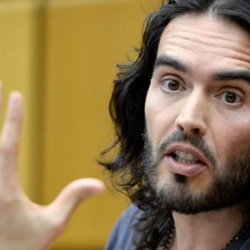 Βρετανία | Ο ηθοποιός Ράσελ Μπραντ κατηγορείται για βιασμό